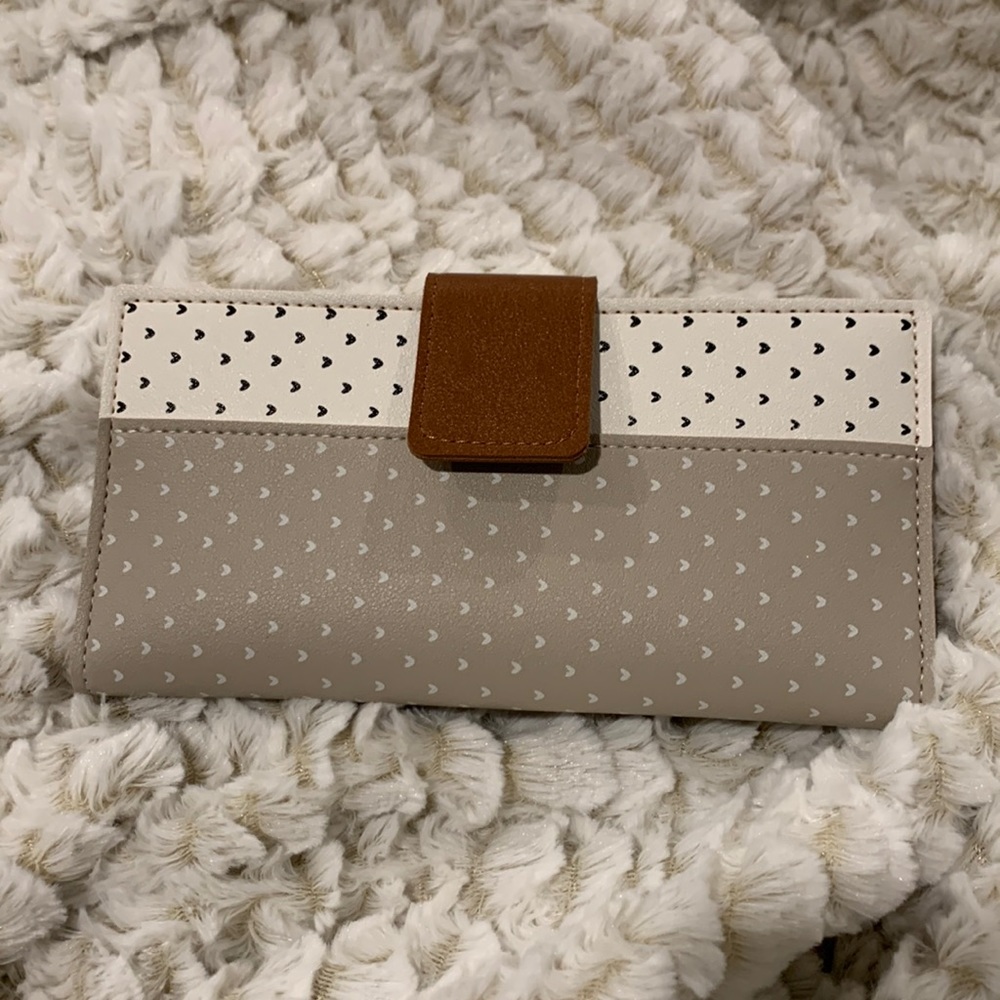 NEW White/Beige Heart Patterned Wallet